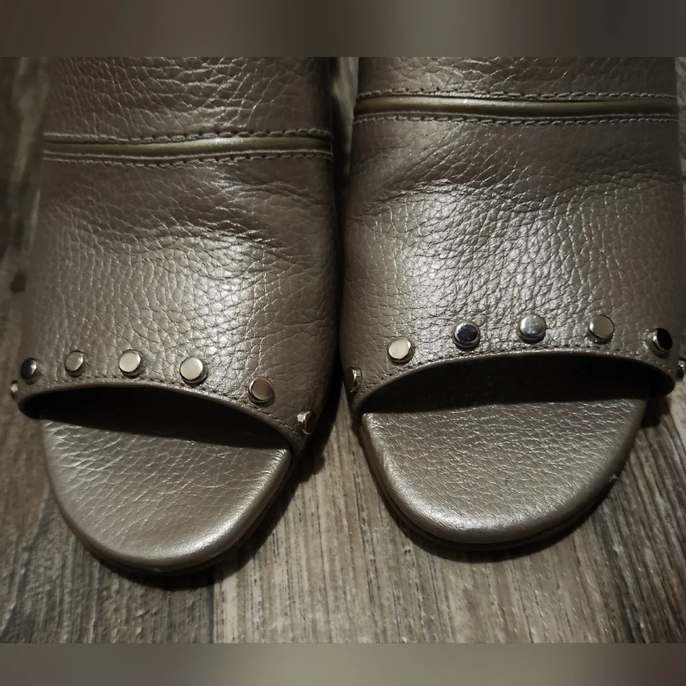 Brighton Women's Gray Leather Studded Mules Size 6 EUC - Picture 3 of 5